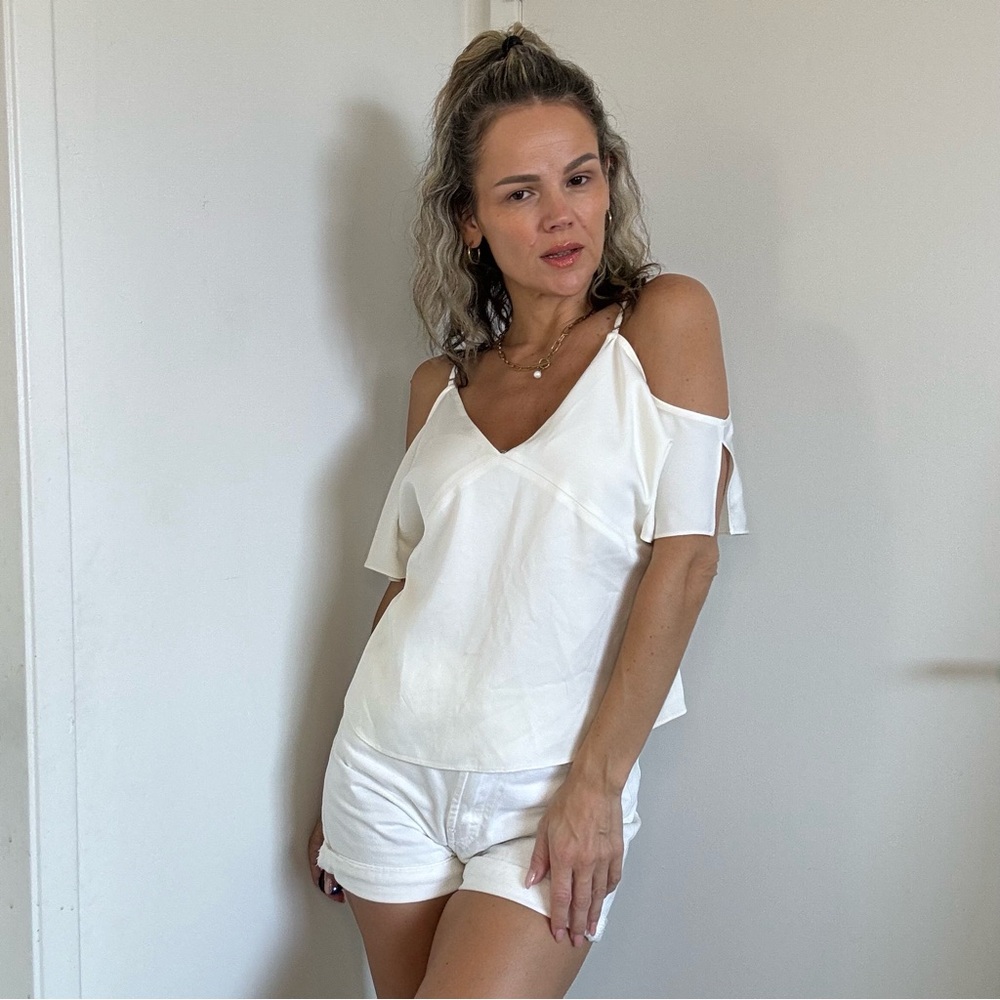 T Alexander Wang Stretch Viscose Crepe Cold Shoulder Top with Chain Ivory